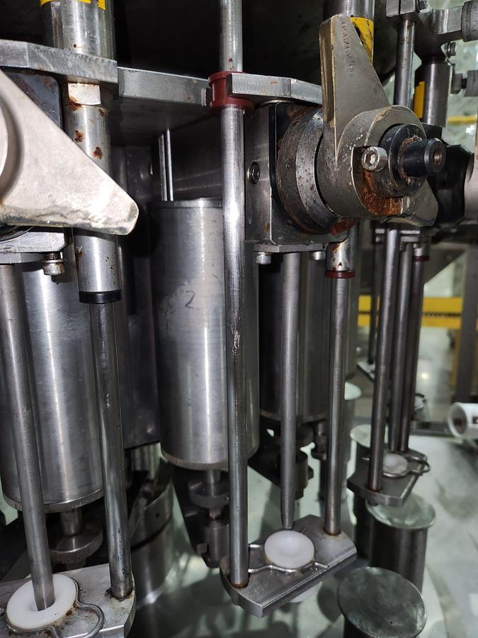 Used IMA 18 Valve Piston Filler model Farmomac F370