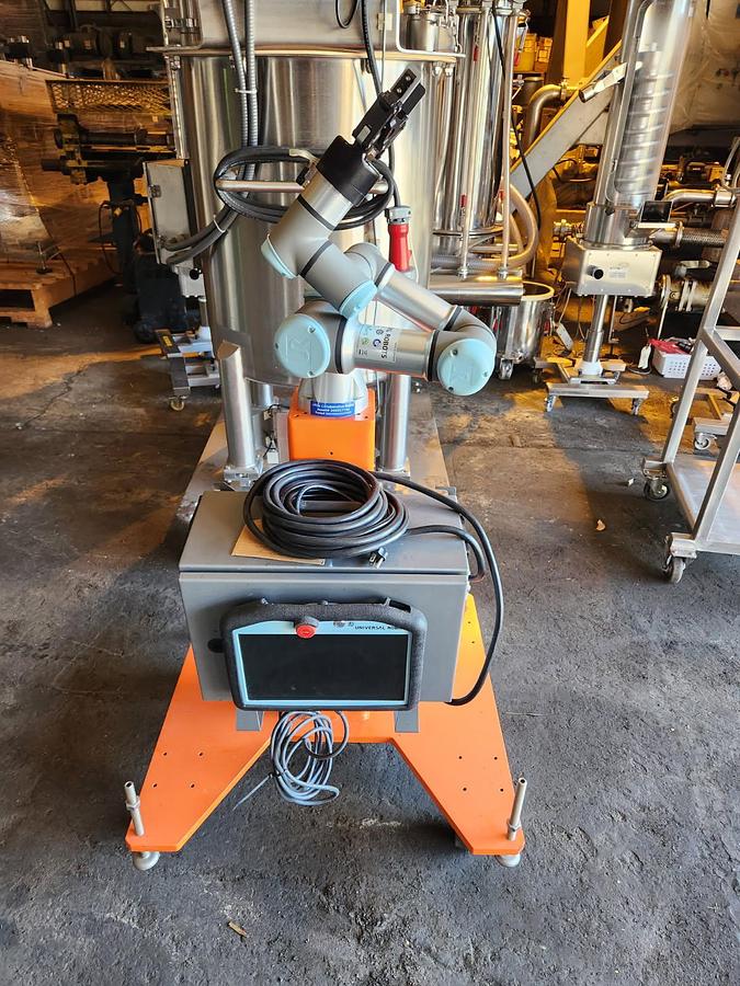 Used Universal Collaborative Portable Robot Model UR3e with Controller