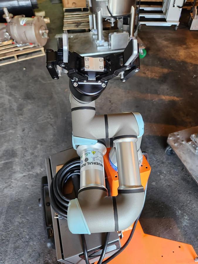 Used Universal Collaborative Portable Robot Model UR3e with Controller