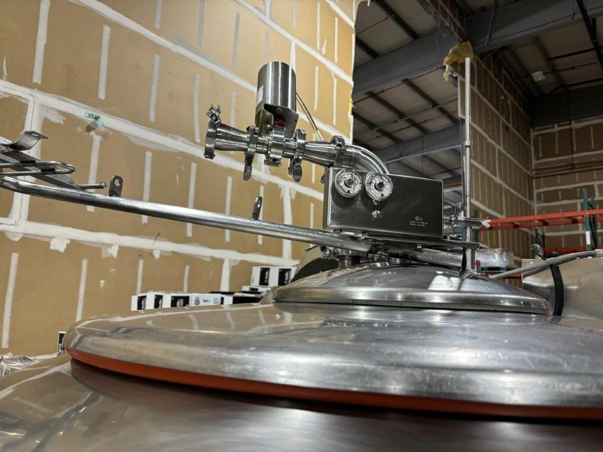 Used FOGG 18 valve Bottle Filler with 5 head Plastic Screw Capper