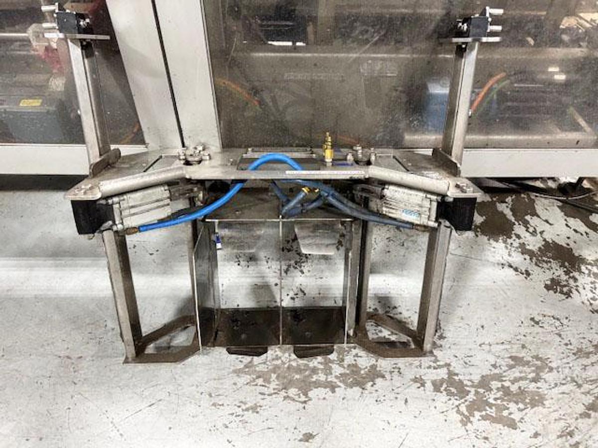 Used Hartness Model 2800 Automatic Servo Case Packer with Laner
