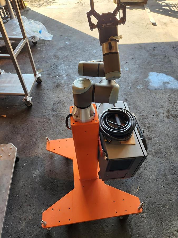 Used Universal Collaborative Portable Robot Model UR3e with Controller