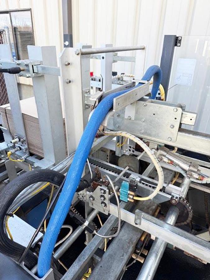 Used iPak Fully Automatic Tray Former, Model TF-200Q Tray Former