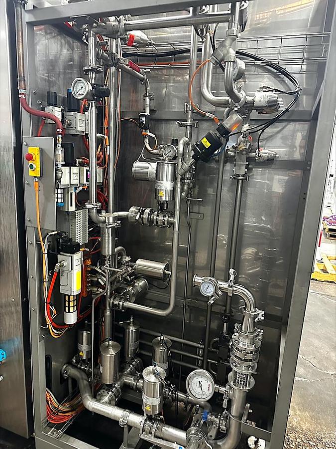 Used CFT 20 valve Can Filler / 4 Head Can Seamer, Model 2000/4L, year 2021