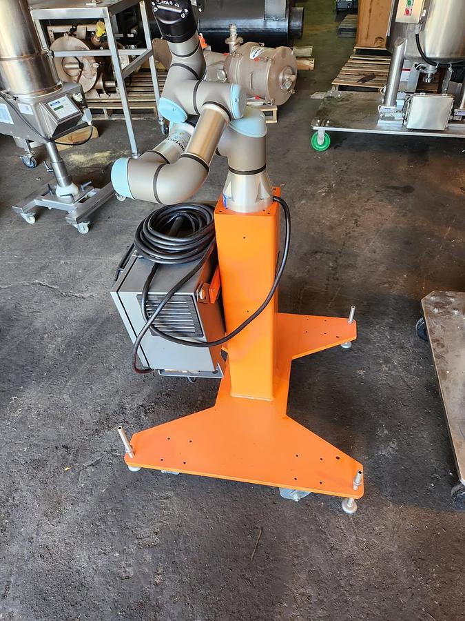 Used Universal Collaborative Portable Robot Model UR3e with Controller