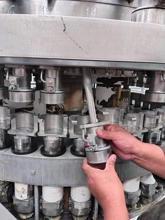 Used Crown Bevcorp 40 Valve Can Filler with Angelus 61H Seamer