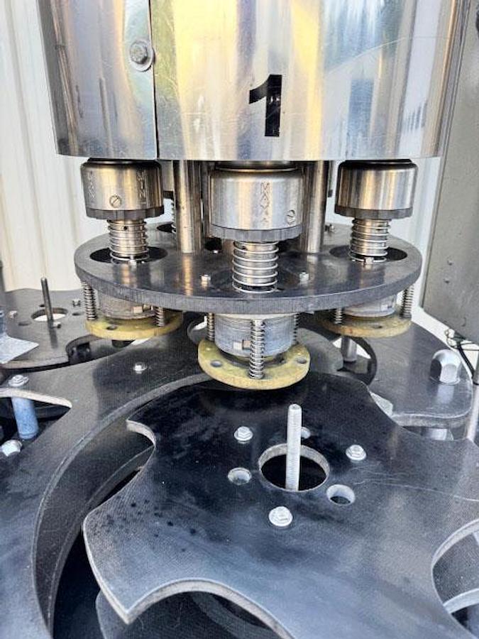 Used FOGG 18 Valve Bottle Filler with 5 head Plastic Screw Capper