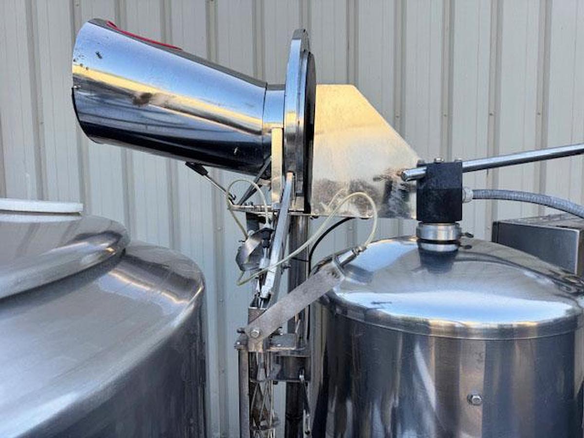 Used FOGG 18 Valve Bottle Filler with 5 head Plastic Screw Capper