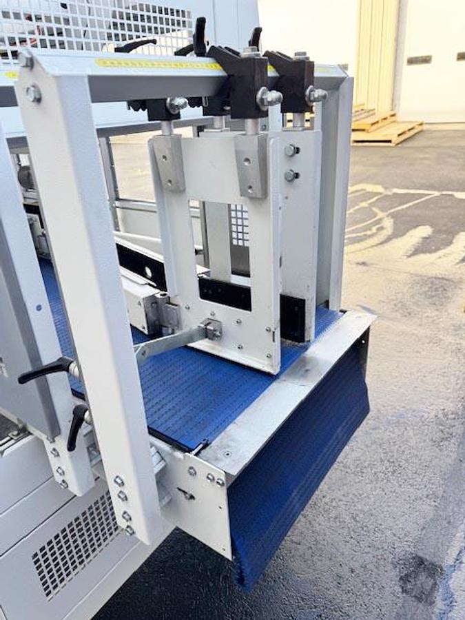 Used SMIpack Automatic Overlap Shrink Wrapper + Tray Former + Laner