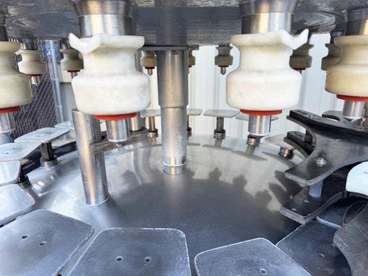 Used FOGG 18 Valve Bottle Filler with 5 head Plastic Screw Capper