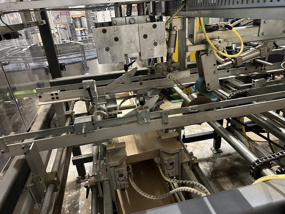 Used iPak Fully Automatic Tray Former, Model TF-200Q Tray Former