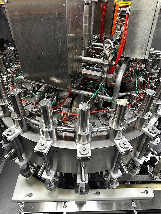 Used CFT 20 valve Can Filler / 4 Head Can Seamer, Model 2000/4L, year 2021