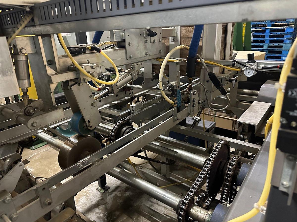 Used iPak Fully Automatic Tray Former, Model TF-200Q Tray Former