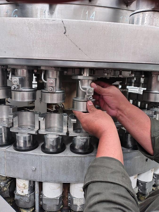 Used Crown Bevcorp 40 Valve Can Filler with Angelus 61H Seamer