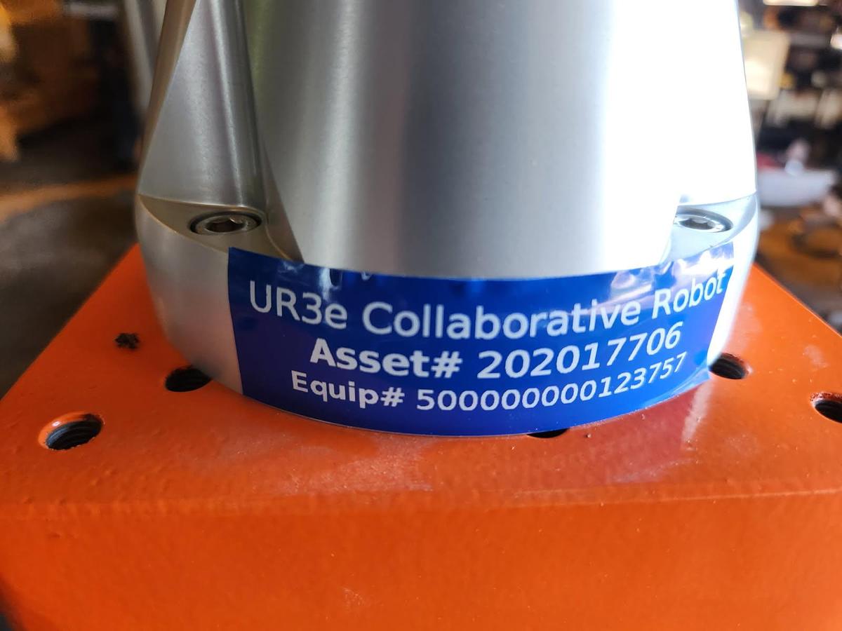 Used Universal Collaborative Portable Robot Model UR3e with Controller