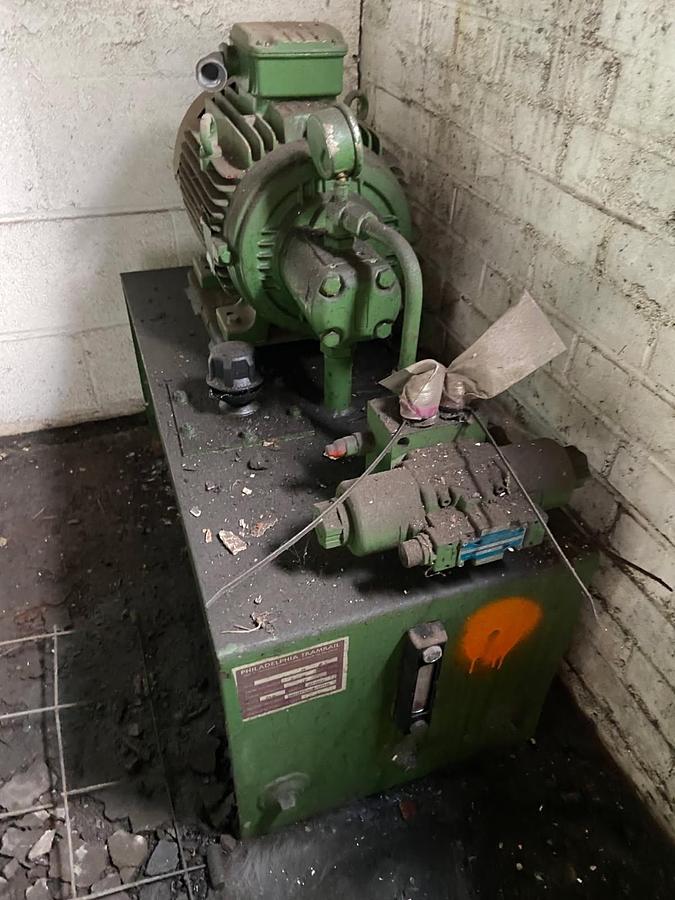 Used used Philadelphia Tramrail Vertical Bailer