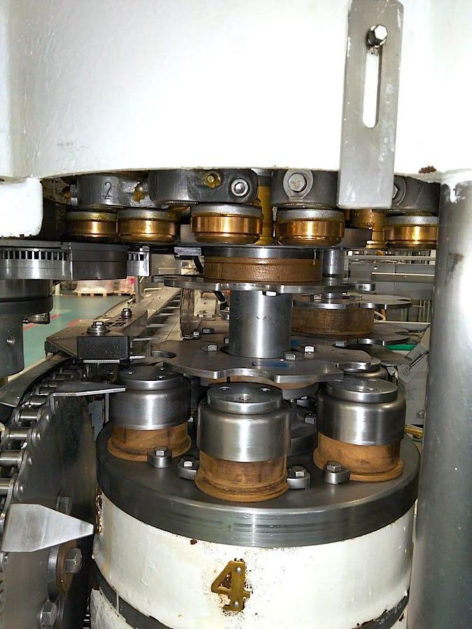 Used Crown Bevcorp 40 Valve Can Filler with Angelus 61H Seamer