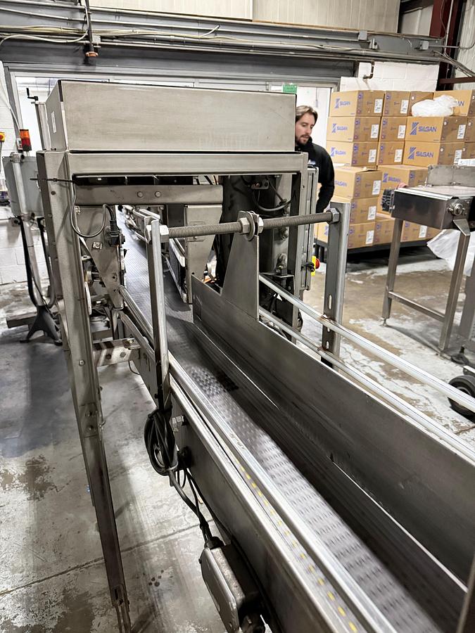 Used Hartness Model 2800 Automatic Servo Case Packer with Laner