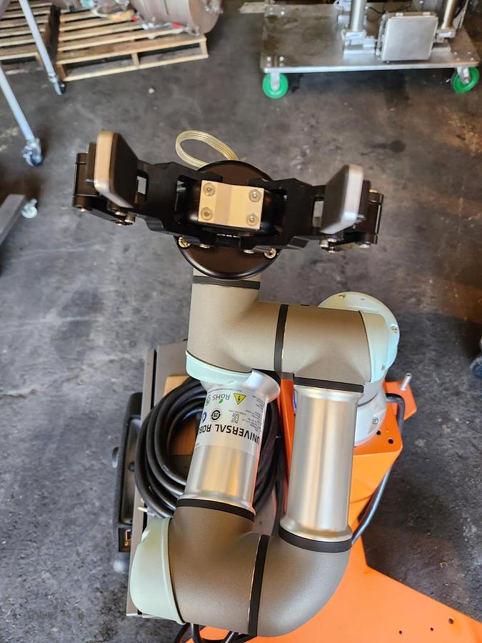 Used Universal Collaborative Portable Robot Model UR3e with Controller