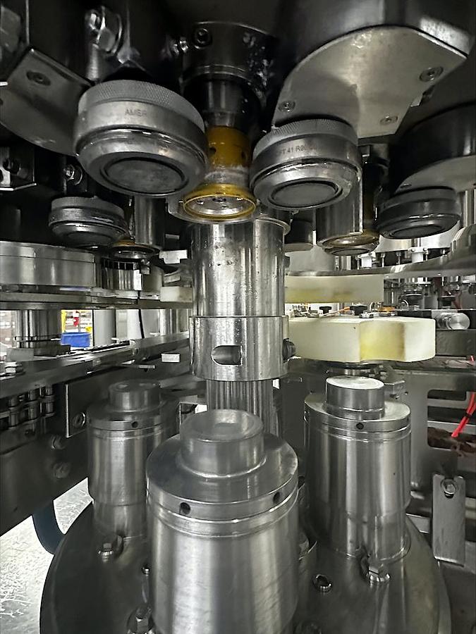 Used CFT 20 valve Can Filler / 4 Head Can Seamer, Model 2000/4L, year 2021