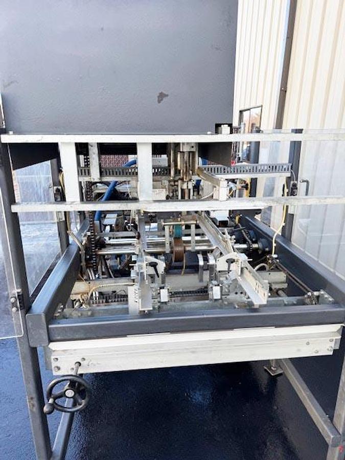 Used iPak Fully Automatic Tray Former, Model TF-200Q Tray Former