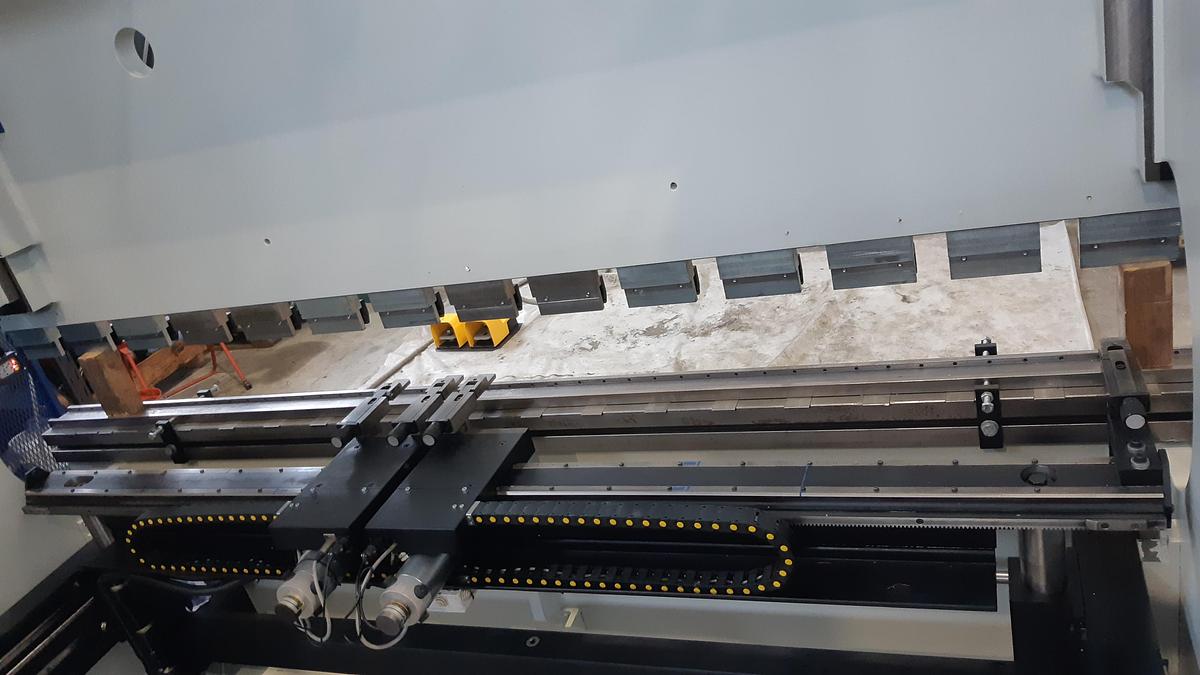 Usato Pressa piegatrice CBC HS 130/31 – 6 assi