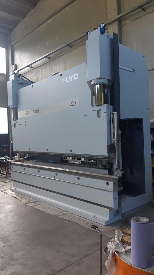 Usato Pressa Piegatrice LVD PPEB-8 220/42