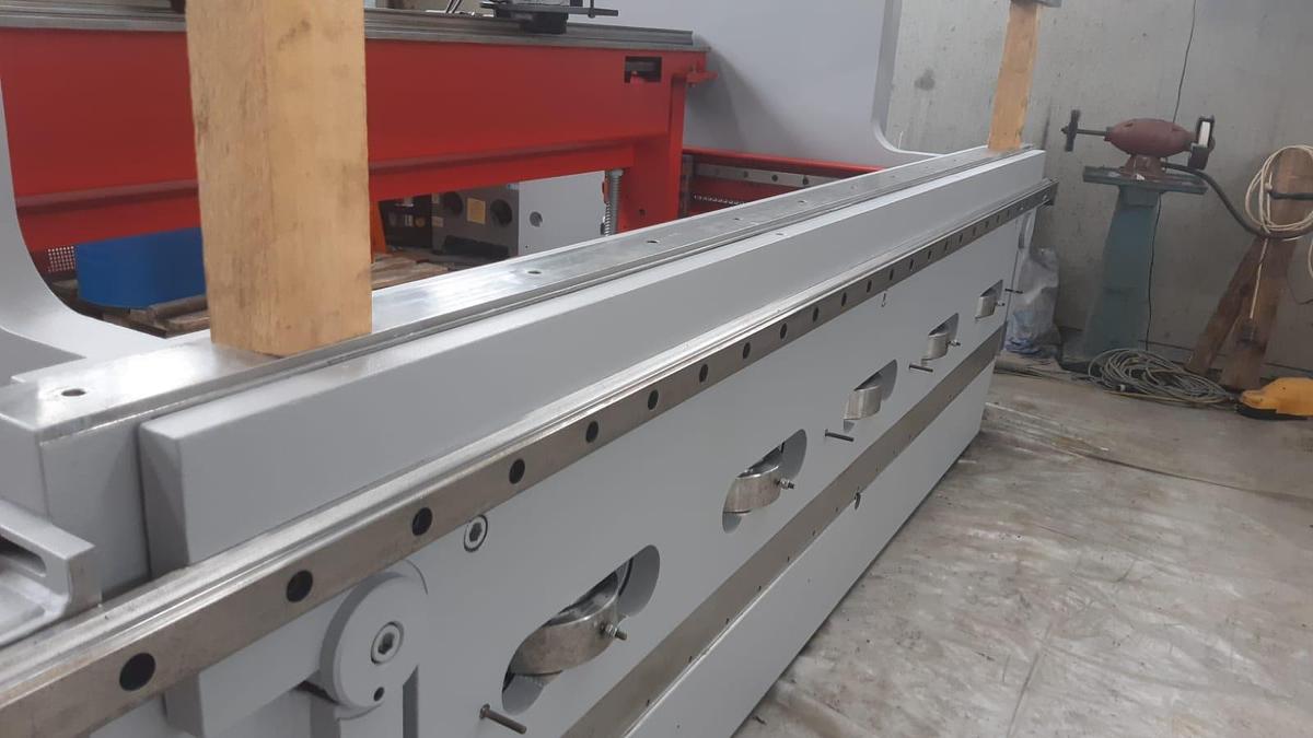 Usato Pressa Piegatrice Beyeler PR6 225×3100 7 assi