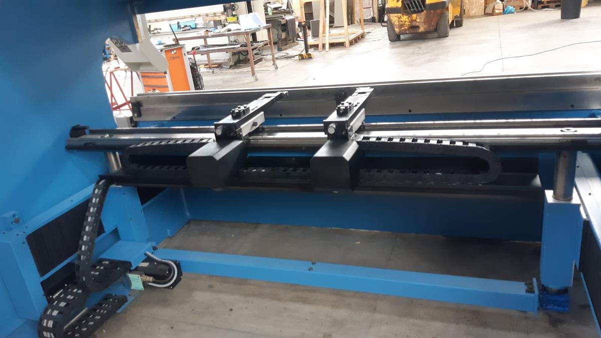 Usato Pressa Piegatrice CBC 3000×130 Ton 6 assi anno 2008