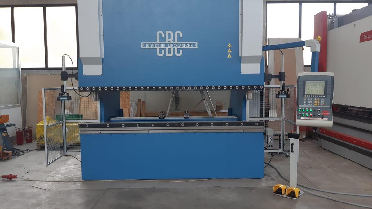 Usato Pressa Piegatrice CBC 3000×130 Ton 6 assi anno 2008