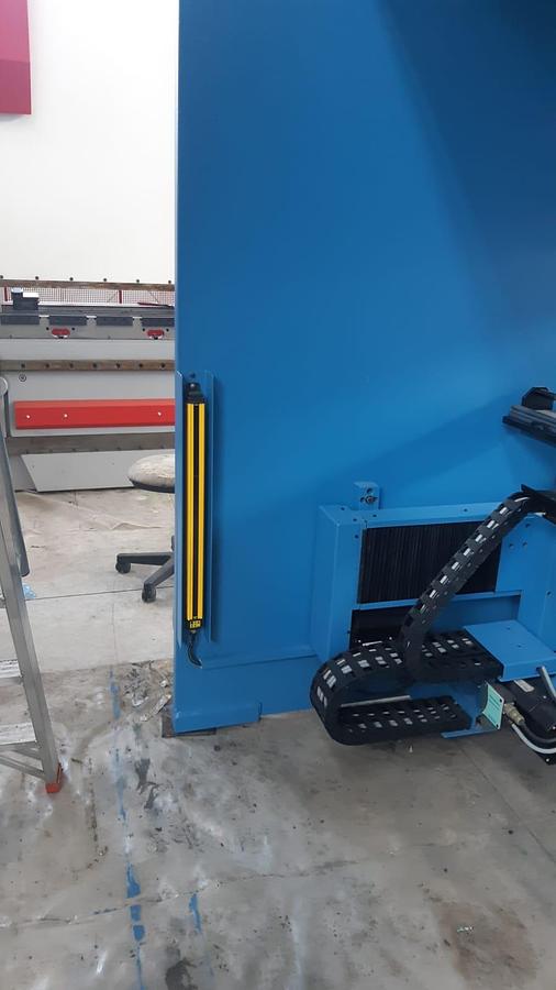 Usato Pressa Piegatrice CBC 3000×130 Ton 6 assi anno 2008