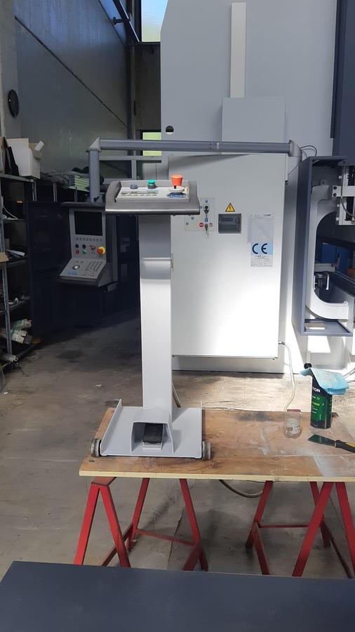 Usato Pressa Piegatrice LVD PPEB-8 220/42