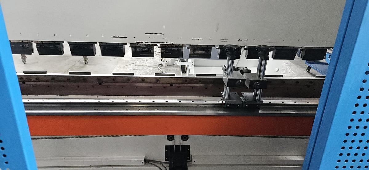 Usato PRESSA PIEGATRICE AM MACHINERY