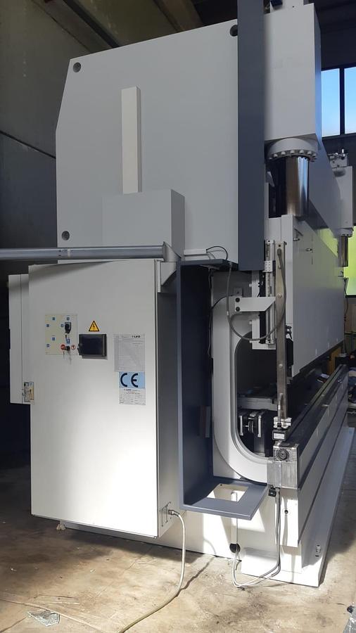 Usato Pressa Piegatrice LVD PPEB-8 220/42