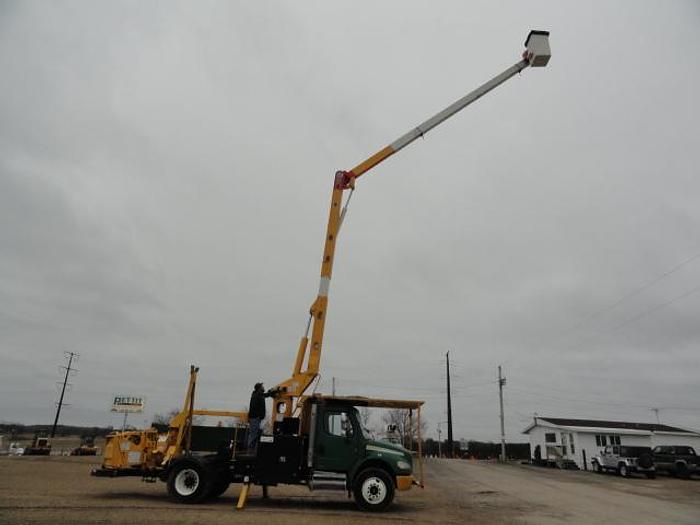 Used 2010 FREIGHTLINER BUSINESS CLASS M2 106