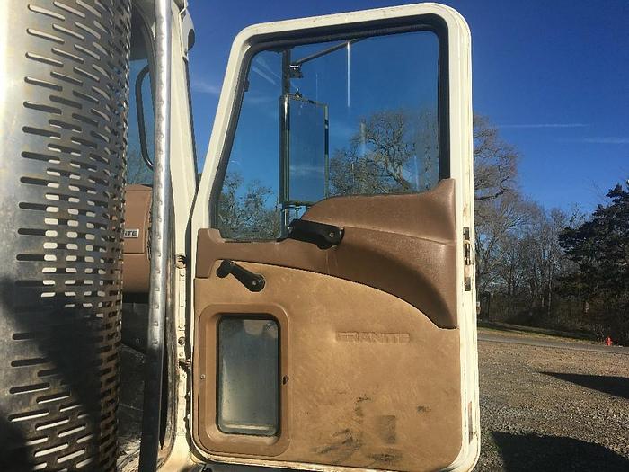 Used 2005 Mack CV713