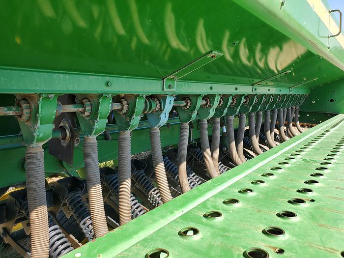 Used 25' John Deere 455 Grain Drill w/ Small Seed Box