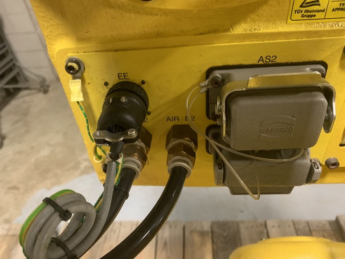 Used FANUC R2000iB/125L 6 AXIS CNC ROBOT WITH R30iA CONTROLLER