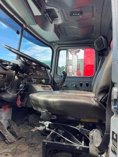 Used MACK ROLL-OFF 1999 RD 690 S GALBRAITH HOIST