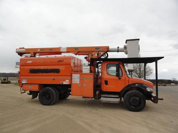 Used 2011 FREIGHTLINER BUSINESS CLASS M2 106
