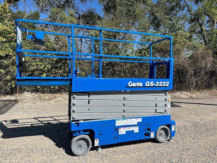 Used 2013 GENIE GS3232
