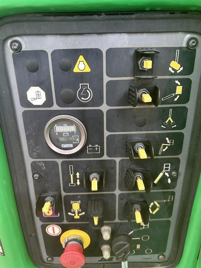 Used 2013 JLG E450AJ