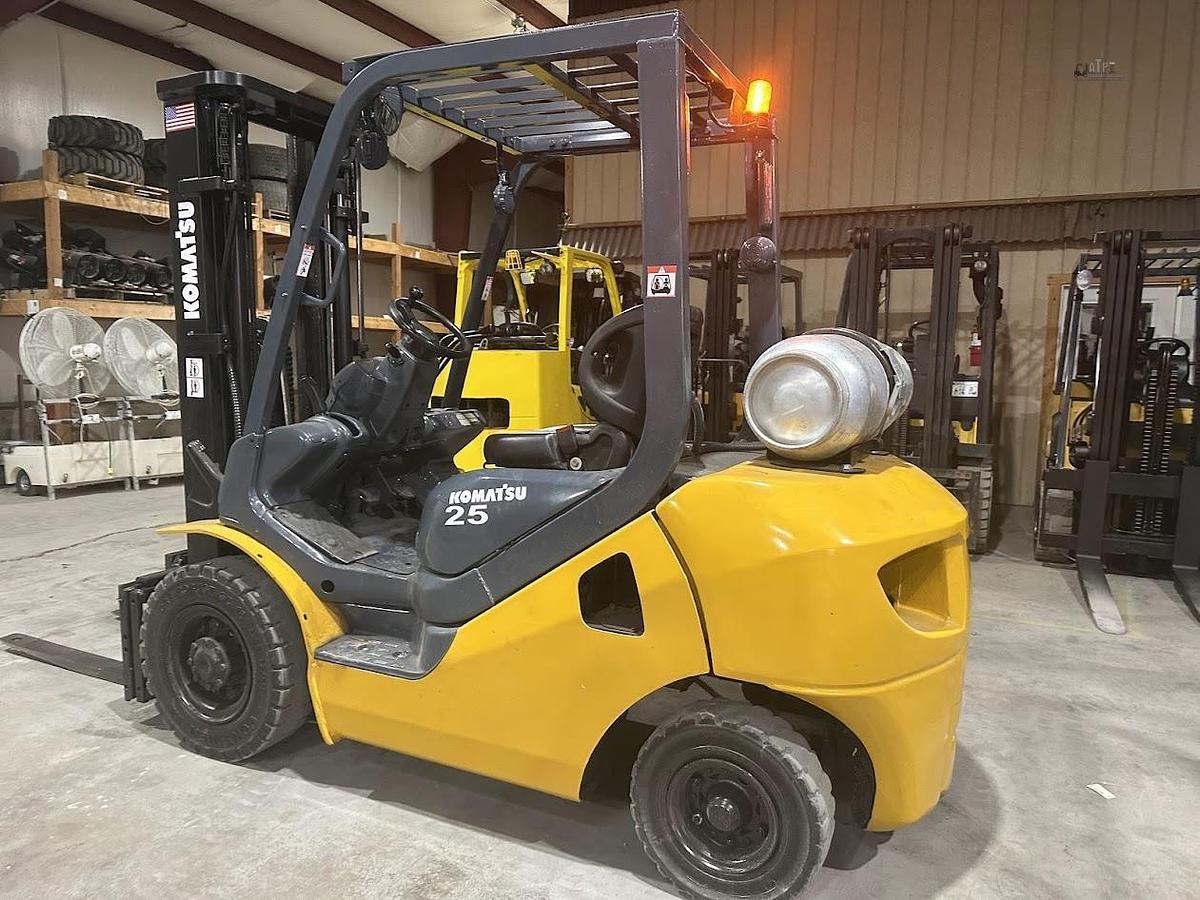 Used KOMATSU FG25T-16