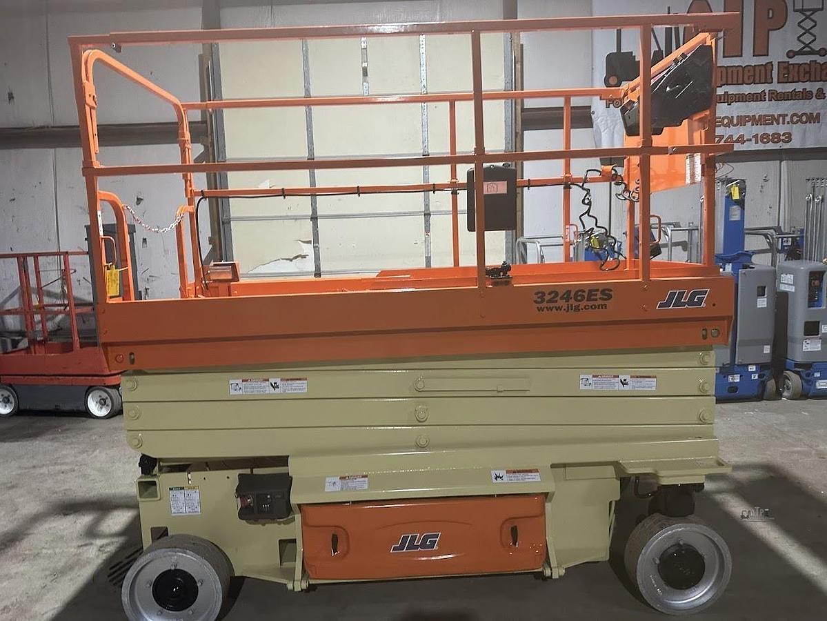 Used 2015 JLG 3246ES
