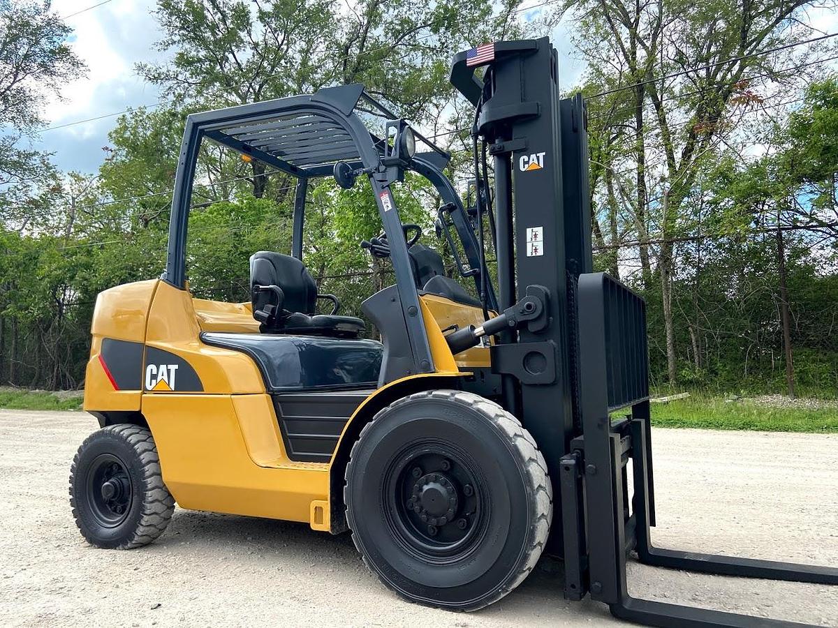 Used 2013 MITSUBISHI FD40N1 PNEUMATIC FORKLIFT