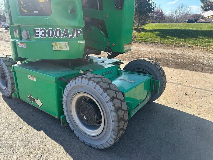 Used 2012 JLG E300AJP