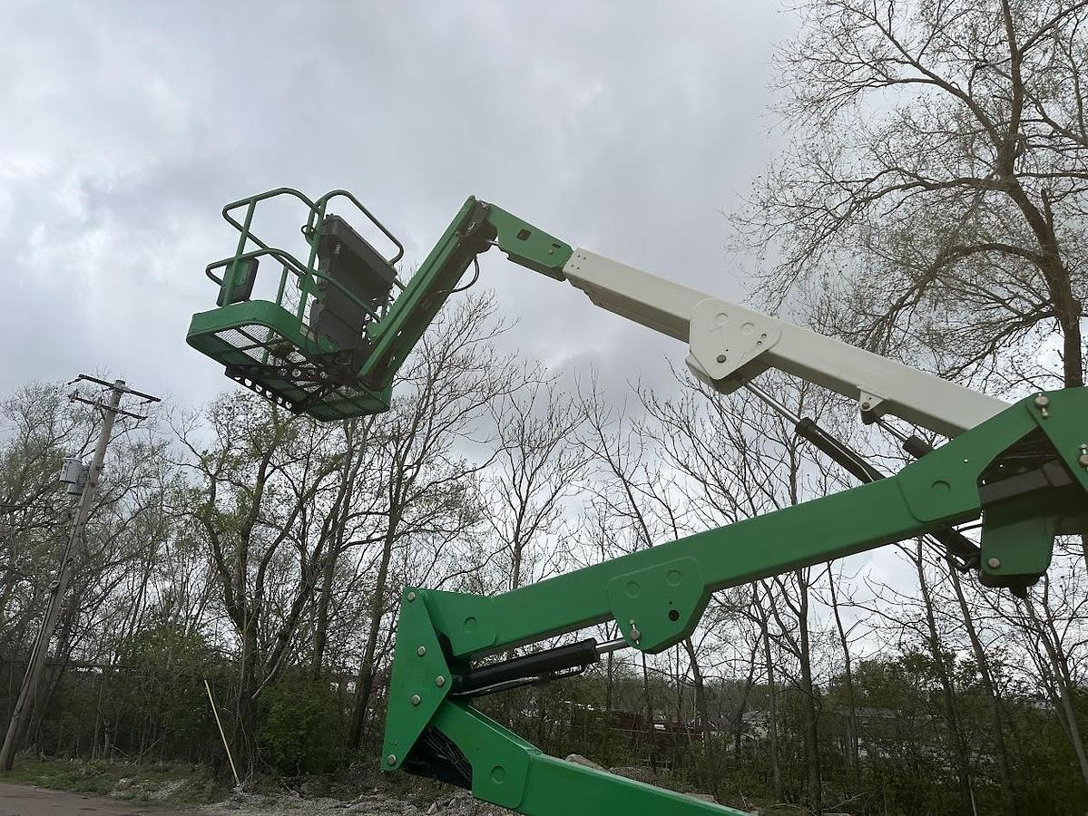 Used 2013 JLG E450AJ