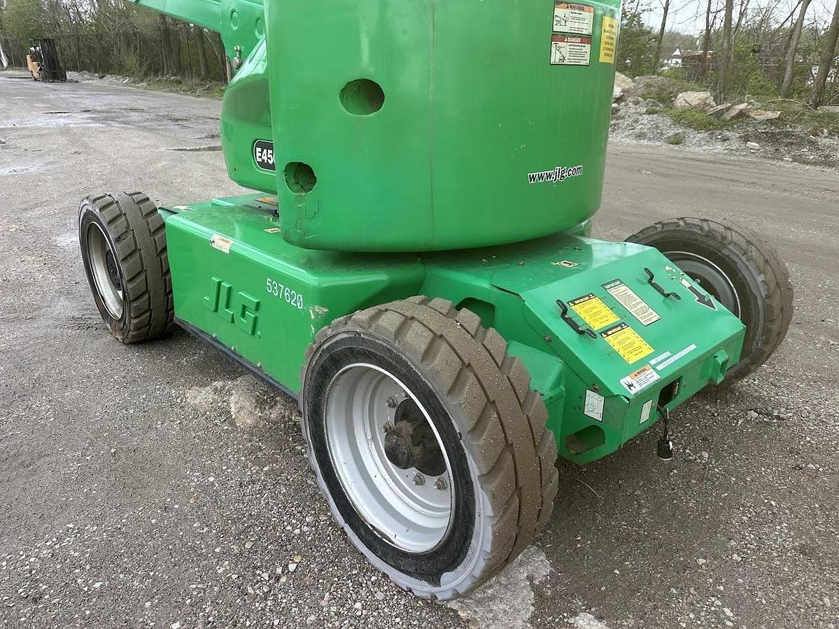 Used 2013 JLG E450AJ