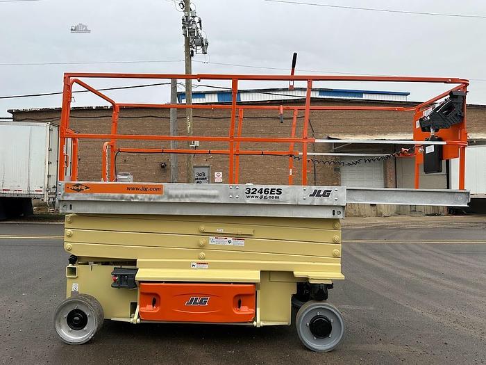 Used 2013 JLG 3246ES