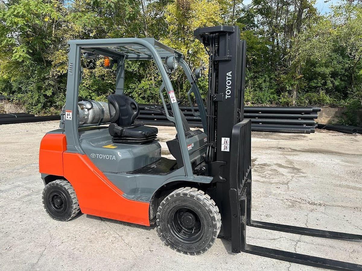 Used 2017 TOYOTA 8FGU25